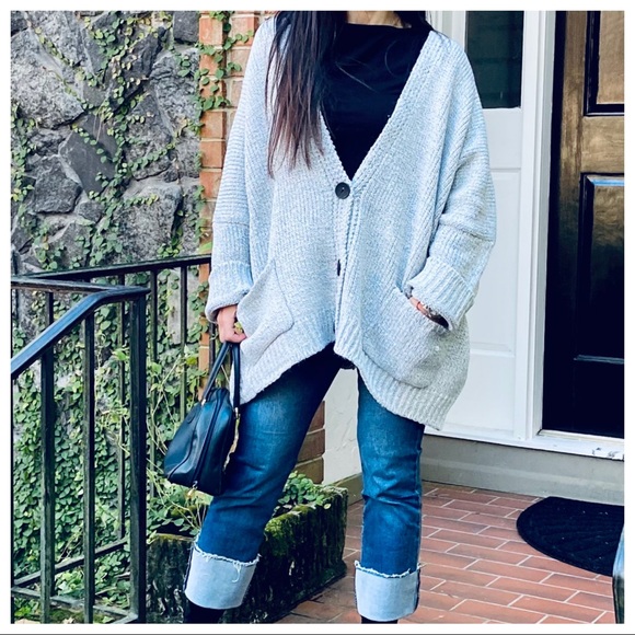 ShopEvelynne Sweaters - Soft knit sweater cardigan with pockets